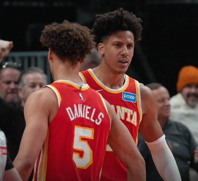 世界杯官方直播软件下载-鹰王23+10+12，双枪合砍50分状元郎打铁，老鹰大胜雄鹿豪取9连胜