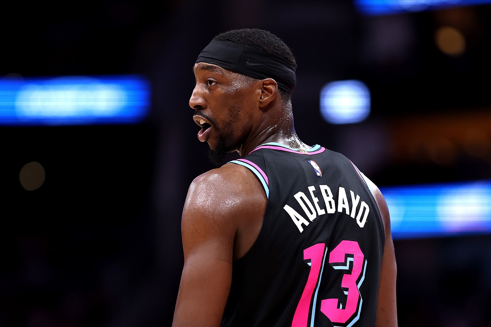 世界杯比赛在线观看入口-打得啥玩意！阿德巴约13中2仅拿7分9板3助1断